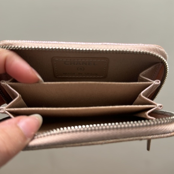 {Chanel} 🦄 17B Iridescent Rose Gold Zippy Wallet - Picture 5 of 6